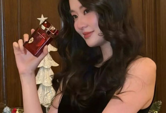 乔欣平安夜分享豪宅照，身穿丝绒长裙戴黑手套