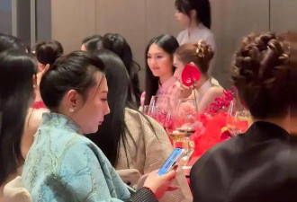 李湘母女与何超莲一起出席晚宴，何超莲优雅贵气，李湘母女气场强