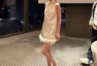 李湘母女与何超莲一起出席晚宴，何超莲优雅贵气，李湘母女气场强