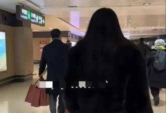 李湘-30度哈尔滨穿纱裙细跟鞋，黑色大衣虎背熊腰