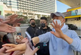 突发!香港知名天王身体疑出问题?双掌发黄被指...
