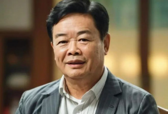 网红在和平饭店偶遇曹德旺,主动握手被无视,真假富豪被一眼看穿