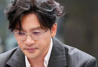 52岁苏有朋罕见泪崩,原生家庭曝光后,才懂他为何不婚不育