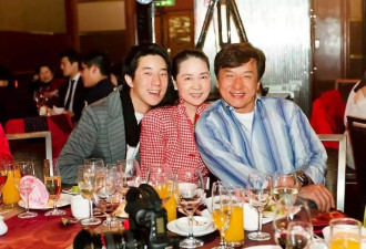成龙和儿子一年只打一次电话，结局都不欢而散