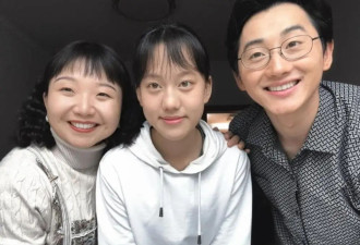 高露16岁女儿恋爱，晒与男友合照庆相恋1周年，打扮好成熟像26岁