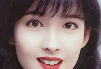 香港“玉女掌门人”演唱会神情呆滞，需人搀扶，被指健康疑亮红灯
