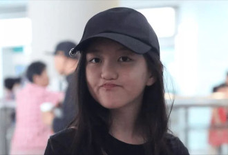 李嫣上海吃饭被偶遇，大冬天穿短袖很抗冻