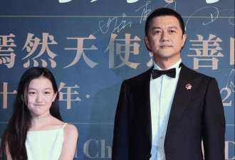李嫣上海吃饭被偶遇，大冬天穿短袖很抗冻
