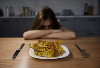 央视前著名主持人崩溃痛哭！因为这种病