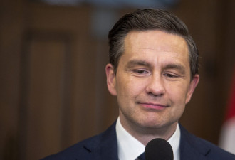 当被记者问道如何阻止更多的党员投向自由党，博励治如此回答...