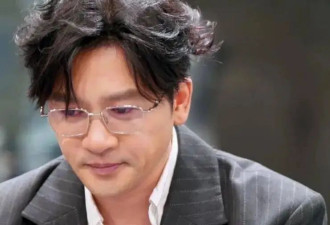 52岁苏有朋罕见泪崩，原生家庭曝光后，才懂他为何不婚不育……