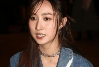 TVB小花再曝被亲脸颊照！遭圈内另一位大咖亲吻！直呼玩过头了！