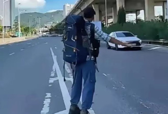 印度网红来中国旅游，站路中间拦车