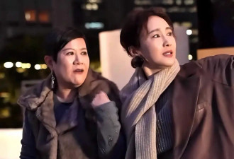 54岁黎姿秀健身美照！私服穿皮衣外套+牛仔裤+长筒靴，真显年轻！