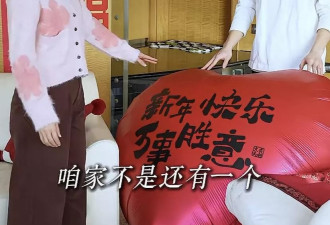 51岁王艳跪地布置别墅，眯眼歪嘴很别扭