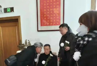 李雪健参加翟俊杰追悼会步履蹒跚!颜丙燕孙茜现场痛哭