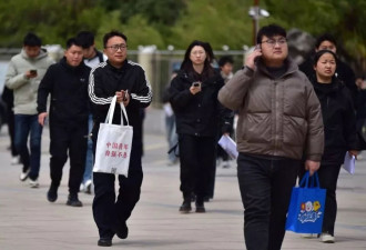 那些逼自己一把的成年人：住进考公基地的90天