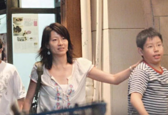 谭咏麟32岁儿子近照曝光，眉宇透着英气像母亲