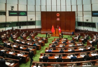 90名香港立法会议员逐一宣誓，李家超提三点期望