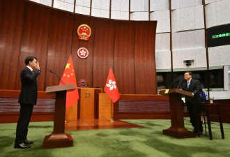90名香港立法会议员逐一宣誓，李家超提三点期望