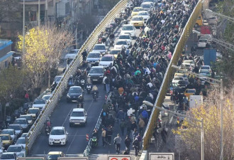 民众不满通胀和货币贬值,伊朗爆发大规模示威浪潮