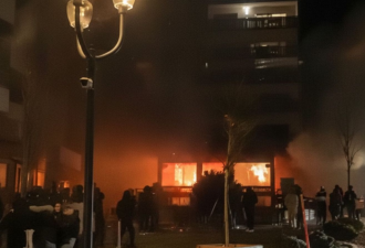 新年惨剧! 滑雪胜地突发爆炸155死伤! 人群尖叫踩踏 灾难画面曝光