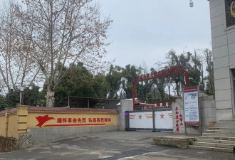 年度记者手记:我们只是想留下蓝底白字之外的故事