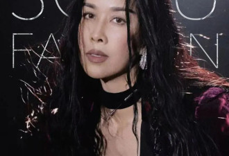 窦靖童女承母业搭档那英，王俊凯湿身开场，李宇春双开门战袍超霸气
