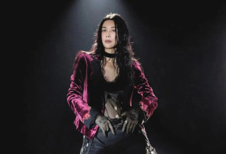 窦靖童女承母业搭档那英，王俊凯湿身开场，李宇春双开门战袍超霸气