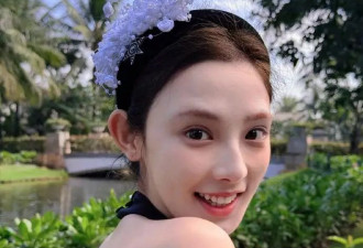 彭小苒露背美图性感撩人！身材火辣一张比一张哇噻