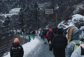 数百游客夜晚滞留太白山景区 气温低至零下十几度