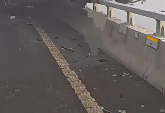大巴紧急避险冲上护栏车头悬空险坠入黄河，售票员发声