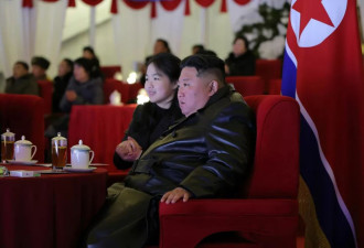 2026年第一秒，金正恩收获爱女一吻