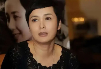 55岁蒋雯丽近照不敢认，面部松弛显老态，网友：这还是那个知性女神吗