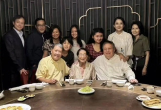 胡慧中全家外出过元旦，101岁婆婆也在面容慈祥