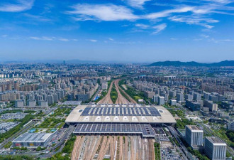跌入死亡螺旋，2025成中国高铁疯狂扩张年