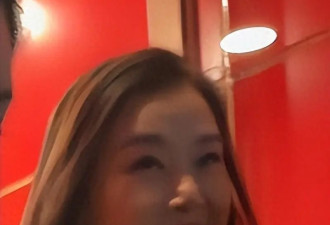 59岁宋祖英现身北京 坐包厢看戏 看她脸才知岁月真不败美人
