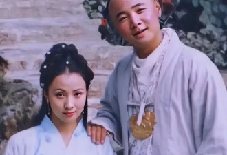 陶虹罕曝近况,生图满脸褶个子矮还壮硕,戴祖母绿耳坠像大妈气质