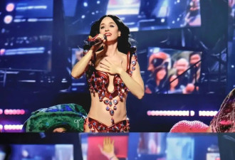 美国顶流天后，靠来中国演“小品”翻红了……