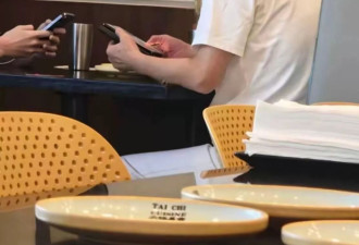 许亚军回北京忙不停，搂老婆聚会、穿红衣拍广告