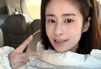 付辛博7岁女儿放寒假，颖儿带娃三亚游玩，月亮看全英文书超厉害