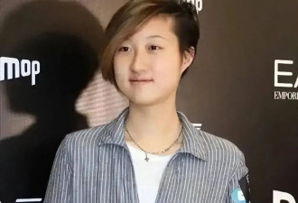 迟到的父爱也是爱！成龙向女儿抛橄榄枝