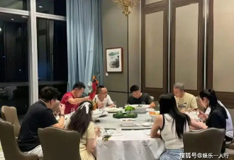 74岁王石白发打牌状态炸裂！田朴珺消失引婚变