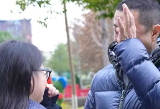 李亚鹏牵朱春燕的手在小区散步,这满屏的幸福感藏都藏不住
