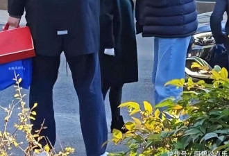 姚明陪父母上海探亲！身材发福有400斤