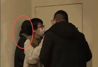 文淇参加电影首映礼遭陌生男子骚扰！被对方逼到角落无法离开