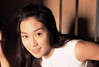 她14岁已是人间尤物，被首富看中花10亿娶回家，8年生了四胎