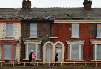 “你收入太低不配住廉租房”:英福利社会荒诞现实