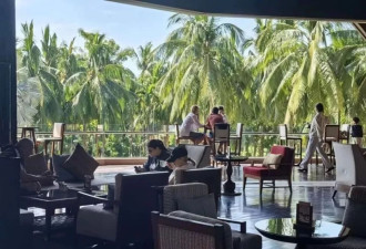 气温近30℃，三亚免税门店多款贵价羽绒服被排长队疯抢