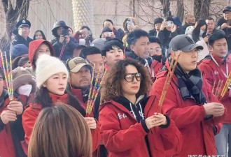 49岁马伊琍近况曝光！皮松肉垮面相大变，一头羊毛卷被吐槽老气